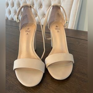 Size 5 heels - nude *brand new*